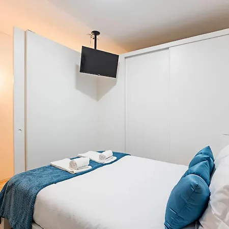 Loios 1br Flat Downtown By Lovelystay *