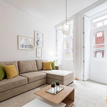 Loios 1br Flat Downtown By Lovelystay