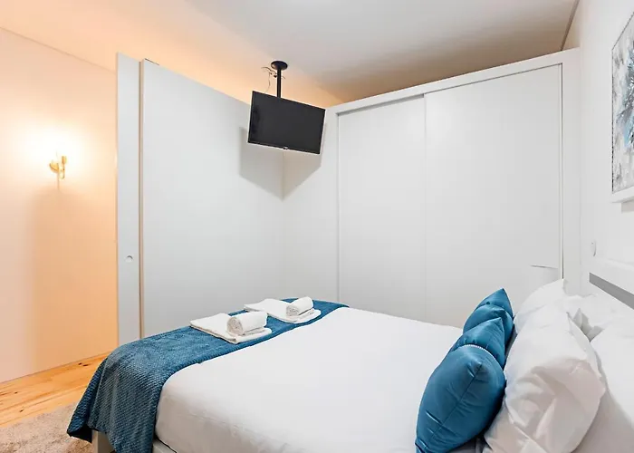 Loios 1br Flat Downtown By Lovelystay *