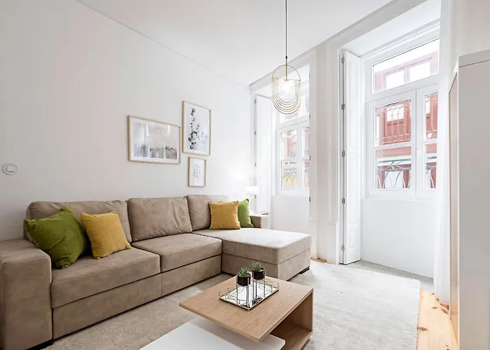 Loios 1br Flat Downtown By Lovelystay